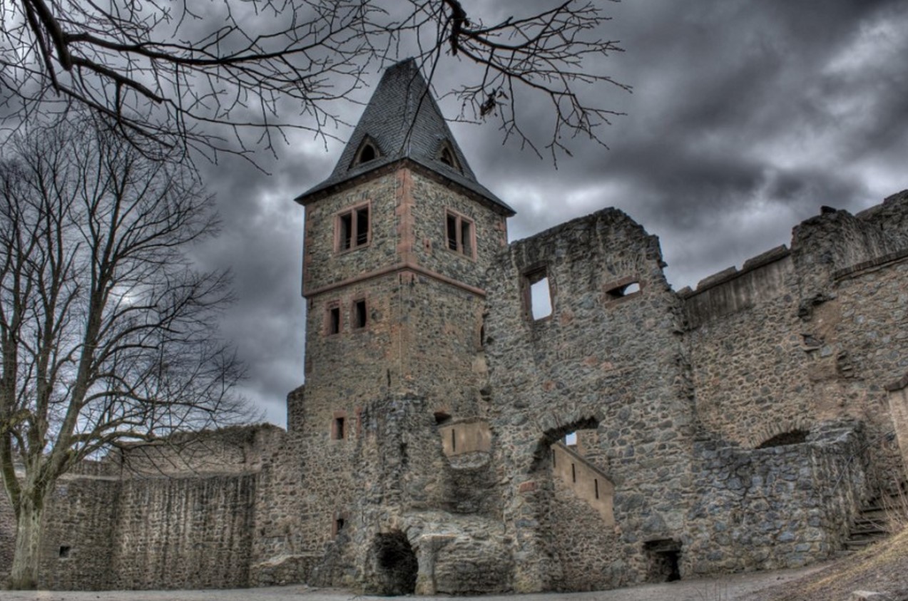 Frankenstein 2025 Castle Dayna Ernesta