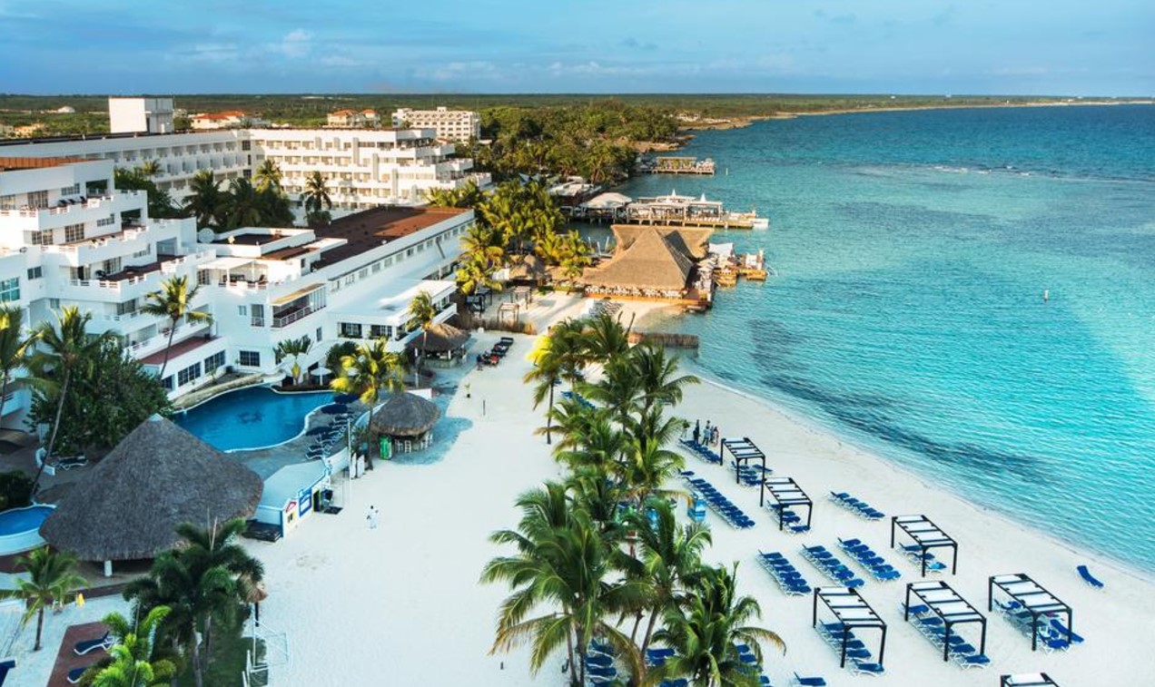 Playa Boca Chica beach dominican republic - The Travel Love